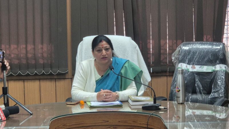 मुनिकीरेती पालिका में आरोप-प्रत्यारोप तेज, अध्यक्ष ने मीडिया के सामने खोले टेंडर