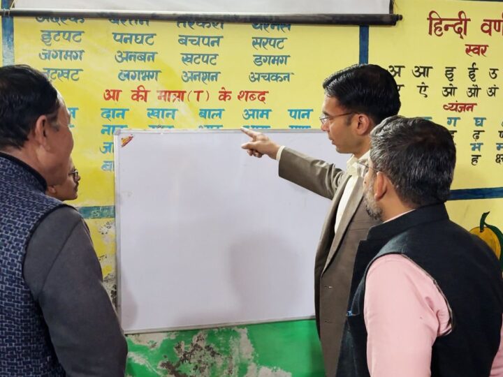 निजी स्कूलों को टक्कर देंगे सरकारी विद्यालय, डीएम सविन बंसल ने पाटी डिजिटल खाई