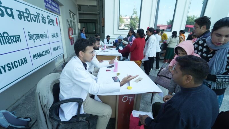 इंदिरेश अस्पताल में जन्मदिवस पर सेवा दिवस, मरीजों ने जताया प्रबंधन का आभार