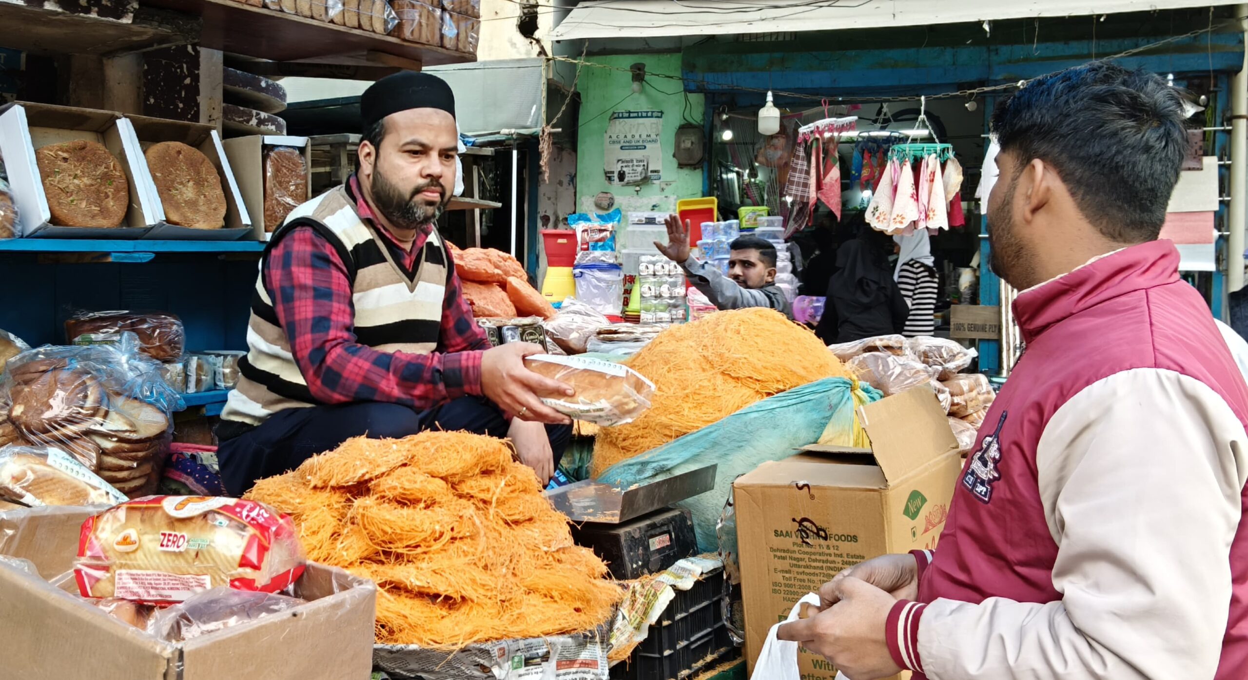 पहले जुमा से पहले ही बाजार गुलजार, खजूर-फैनी-खजले की बढ़ी मांग