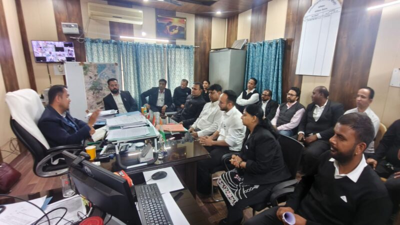 एसडीएम से भिड़े अधिवक्ता, तत्काल समाधान की मांग पर दी आंदोलन की चेतावनी