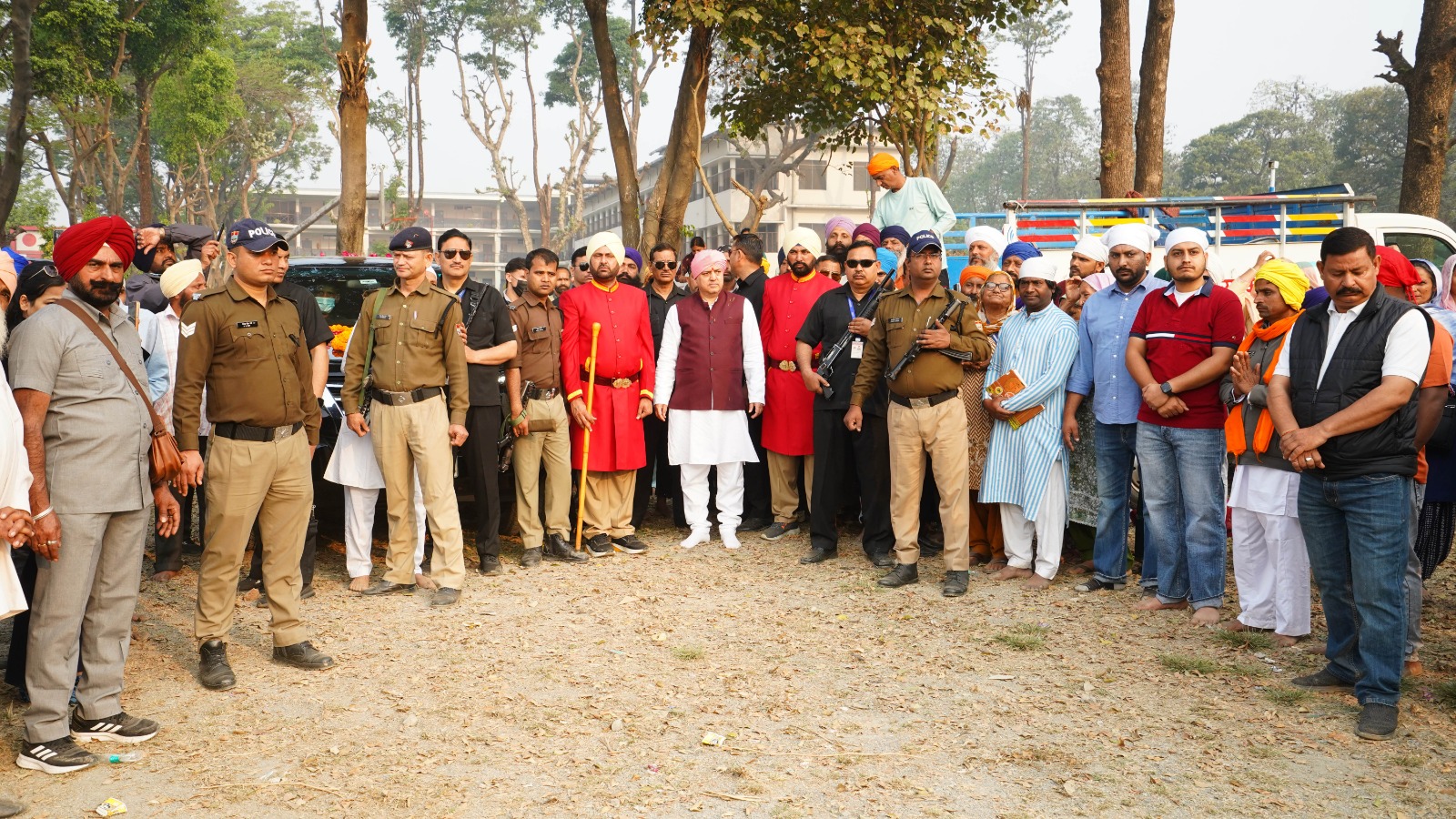 श्री दरबार साहिब पहुंचा नया पवित्र ध्वजदण्ड, पुष्प वर्षा से हुआ भव्य स्वागत