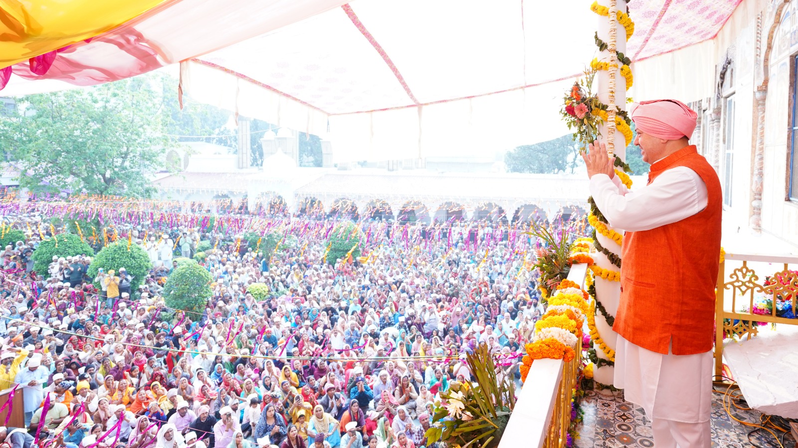 भक्ति के रंग में रंगा श्री दरबार साहिब, संगतों ने गुरु मंत्र पाकर लिया आशीर्वाद