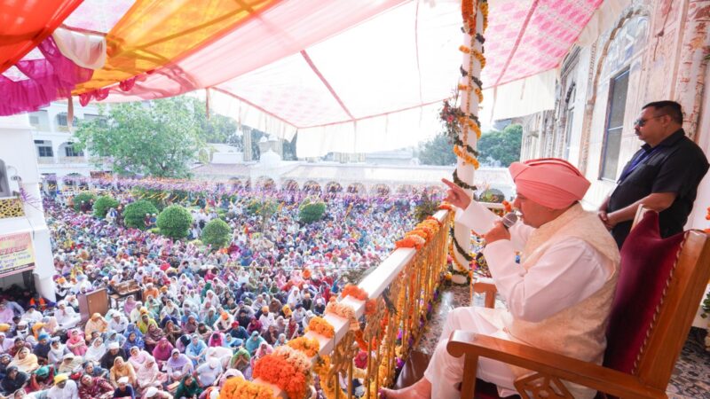 श्री दरबार साहिब में भक्ति का महासंगम, गुरु महिमा के भजनों से गूंजा परिसर