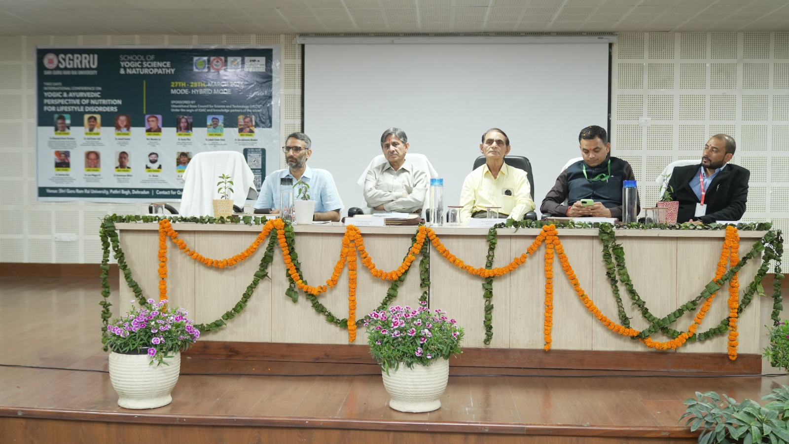 SGRRU के मंच से दुनिया ने अपनाया योग का विज्ञान, विदेशी विशेषज्ञों ने भी मानी ताकत