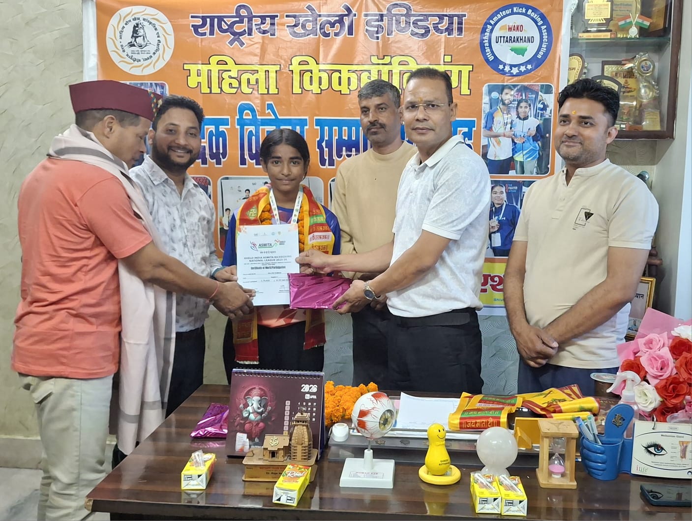 अंतरराष्ट्रीय गढ़वाल महासभा में सम्मानित हुईं खिलाड़ी, डॉ. राजे नेगी ने सराहा जज्बा