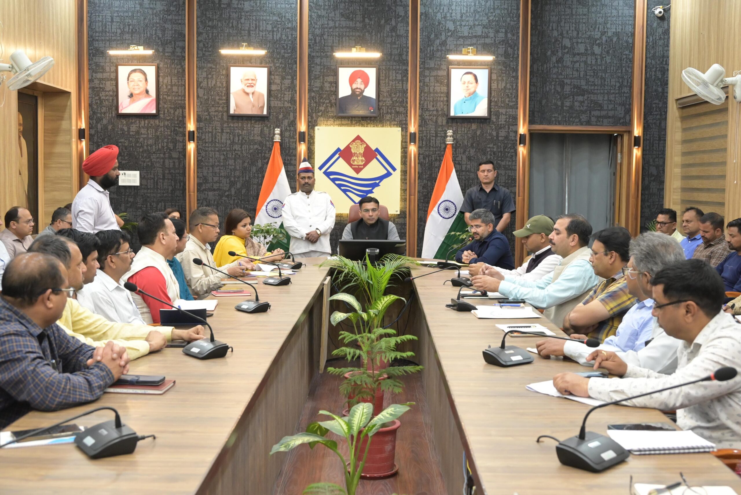 डीएम सविन बंसल बोले—लॉ एंड ऑर्डर से कोई समझौता नहीं, सुरक्षा रहे सर्वोच्च प्राथमिकता