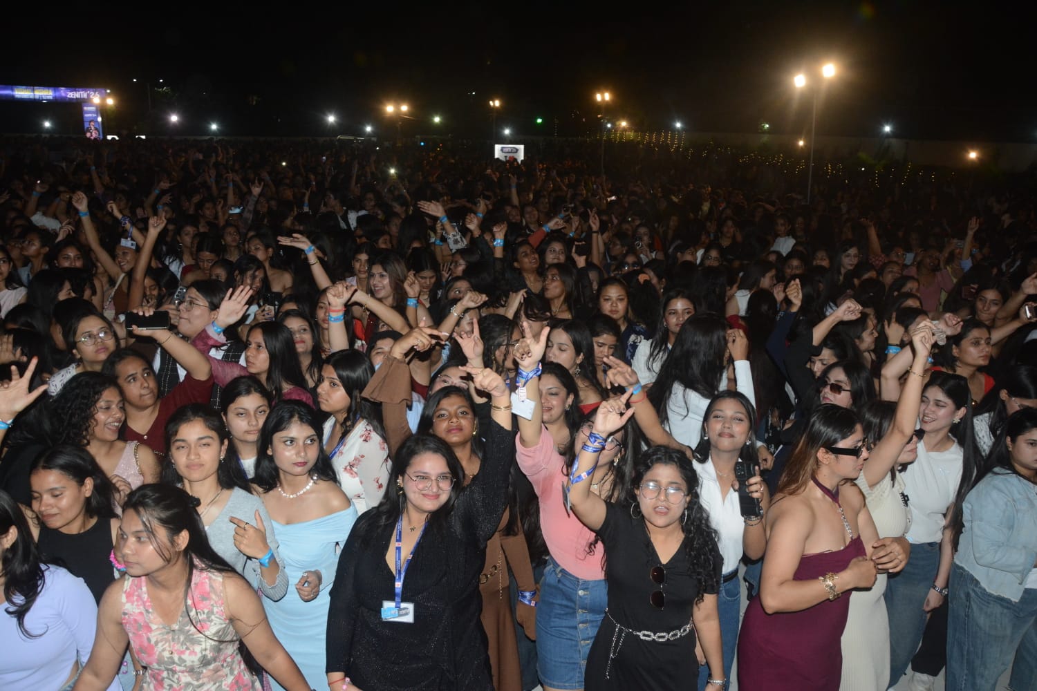 जेनिथ 2026: SGRRU में विशाल मिश्रा ने बांधा समां, रोमांटिक गीतों ने जीते दिल