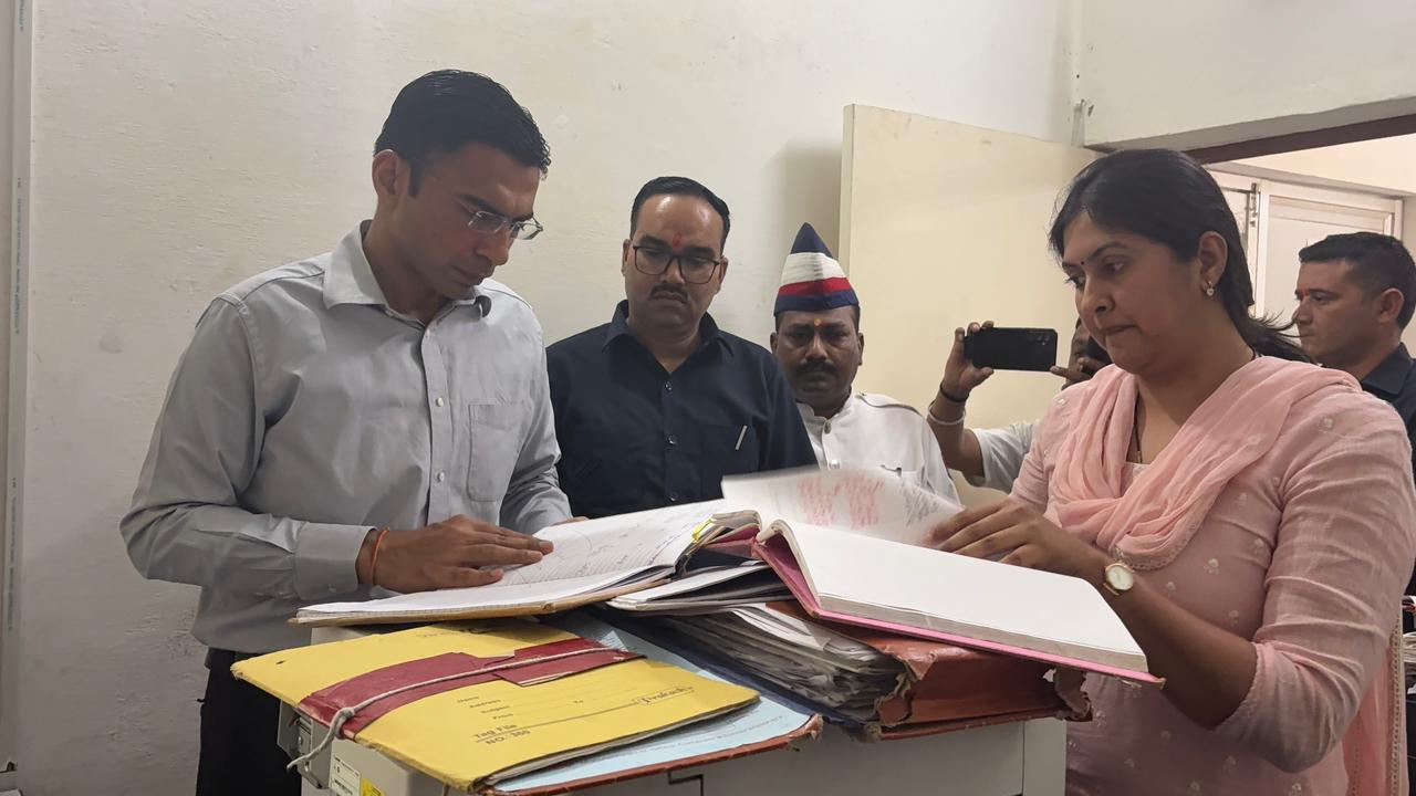 DM सविन बंसल का भ्रष्टाचार पर वार: सब-रजिस्ट्रार ऑफिस में भारी अनियमितताएं पकड़ीं