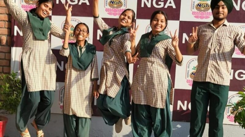 NGA के मेधावियों की चमक, 98.4% अंकों के साथ इशिता सिंह बनीं विद्यालय टॉपर