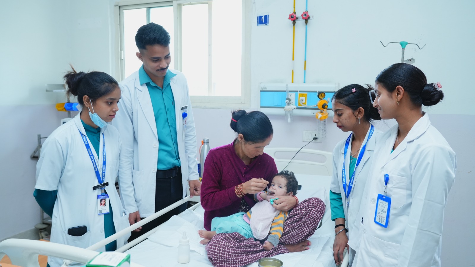 इंदिरेश अस्पताल के डॉक्टरों ने कर दिखाया कमाल, जन्मजात बीमारी से जूझते बच्चे को मिला नया जीवन