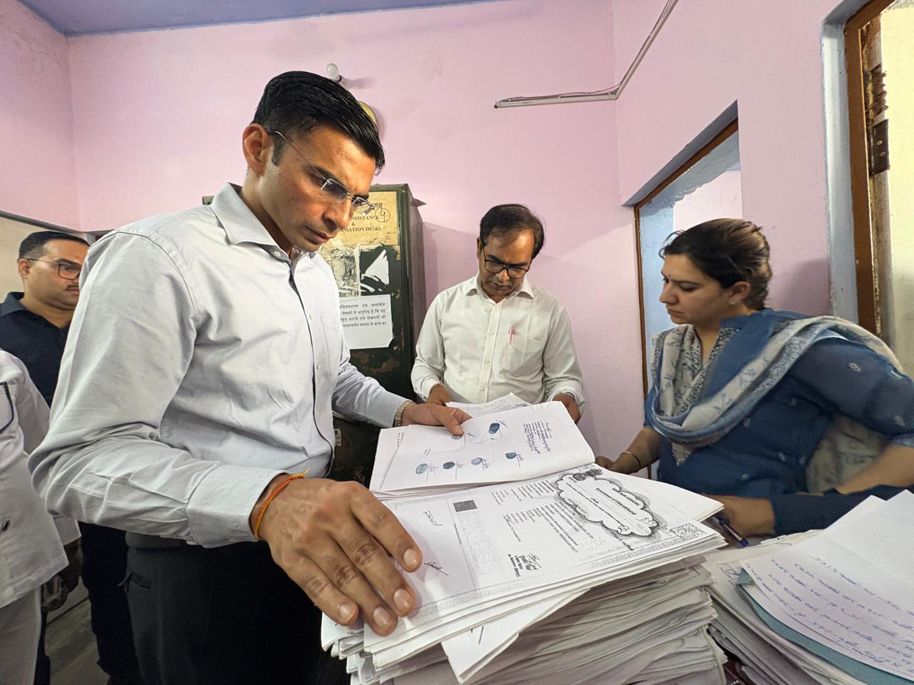 विकासनगर रजिस्ट्री ऑफिस में बड़ा खेल बेनकाब, DM सविन बंसल ने खोली भ्रष्टाचार की परतें