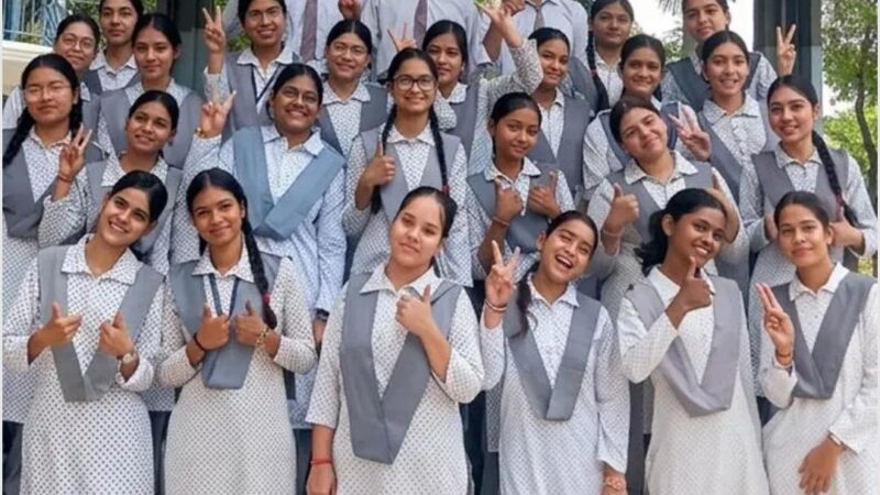 CBSE 12वीं परिणाम में SGRR का परचम, विज्ञान-वाणिज्य-कला तीनों संकायों में उत्कृष्ट प्रदर्शन