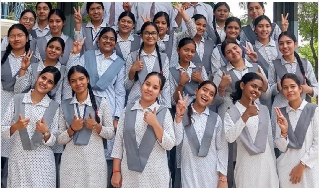 CBSE 12वीं परिणाम में SGRR का परचम, विज्ञान-वाणिज्य-कला तीनों संकायों में उत्कृष्ट प्रदर्शन