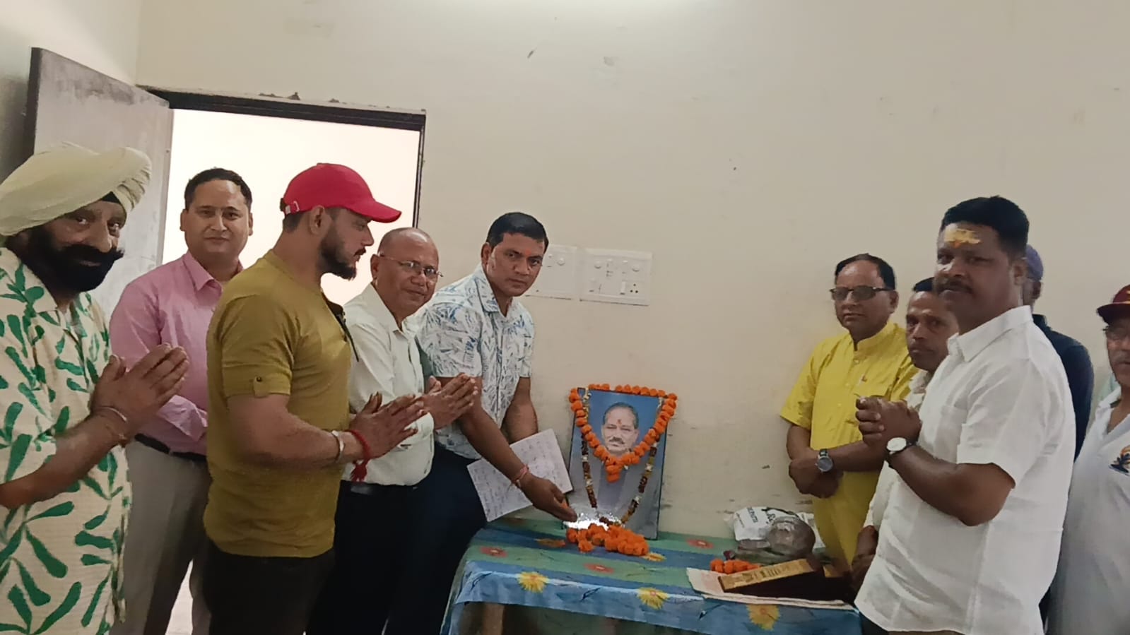 प्रेम सिंह बिष्ट की याद में शिक्षा का दीप, मेधावी विद्यार्थियों को मिला सम्मान