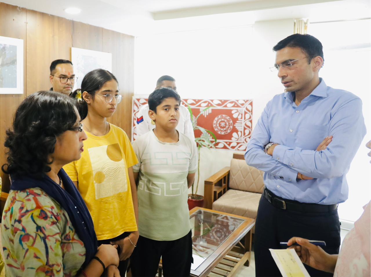 जब प्रशासन बना परिवार का संबल: DM सविन बंसल के निर्देश पर सुनीता के घर लौटी उम्मीद