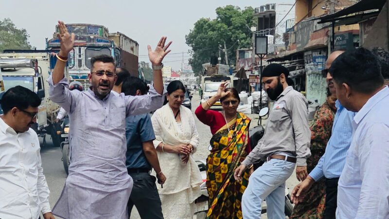 भाजपा ओबीसी मोर्चा का विरोध प्रदर्शन: रेलवे फाटक पर फूंका गया पुतला
