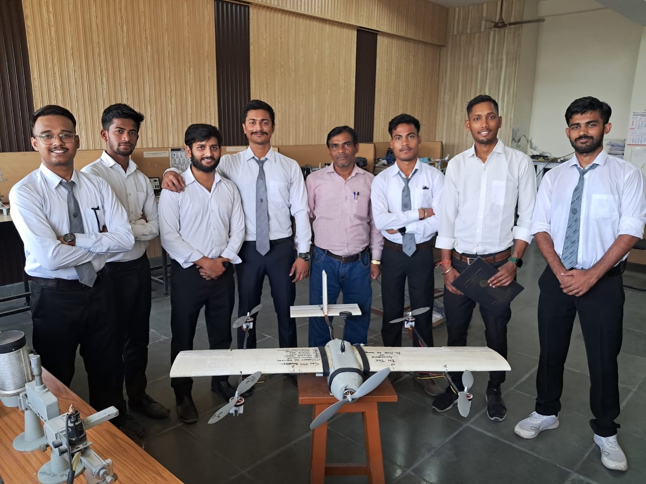 गुरुकुल कांगड़ी के छात्रों ने रचा तकनीकी इतिहास, विकसित किया हाइब्रिड आरसी प्लेन