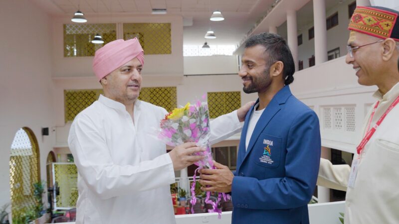 SGRRU का सितारा सुमीर ज्ञवाली बना विश्व विजेता, योगासन चैंपियनशिप में दो पदकों पर कब्जा
