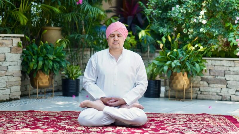 योग शरीर, मन और आत्मा का संतुलन स्थापित करता है: श्रीमहंत देवेन्द्र दास जी महाराज
