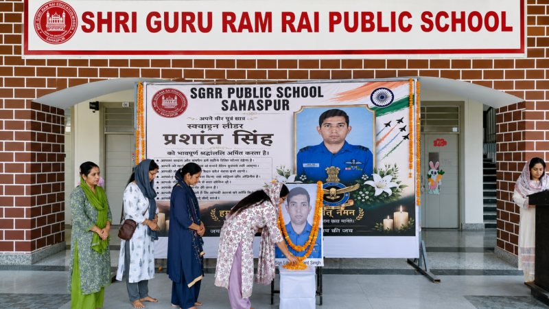 SGRR परिसर में गूंजा वीरता का सम्मान, शहीद स्क्वाड्रन लीडर प्रशांत सिंह को श्रद्धांजलि