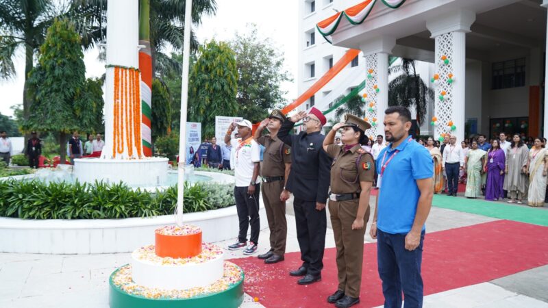 SGRRU में गूंजा भारत माता का जयघोष, देशभक्ति के रंग में सराबोर हुआ विश्वविद्यालय परिसर