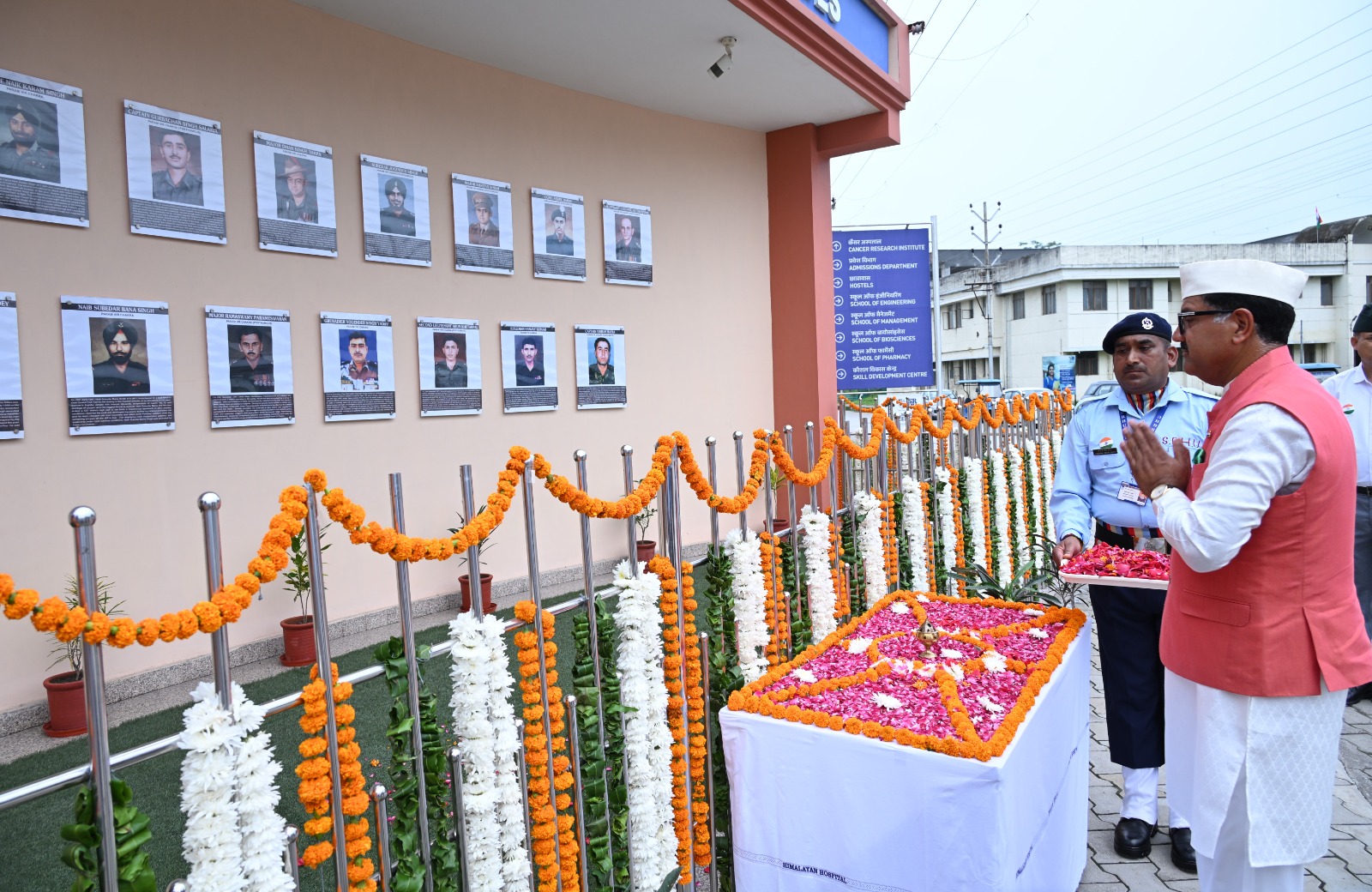 एसआरएचयू से गूंजा राष्ट्रनिर्माण का संदेश, धूमधाम से मनाया गया स्वतंत्रता दिवस