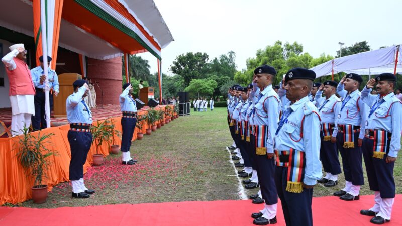 एसआरएचयू ने शौर्य दीवार पर वीर शहीदों को नमन कर मनाया 80वां स्वतंत्रता दिवस
