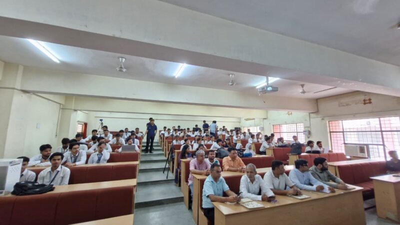 गुरुकुल कांगड़ी में स्टार्टअप प्रतिभाओं का संगम, ऑटो पाइयलेट बनी ‘यूरेका’ की विजेता