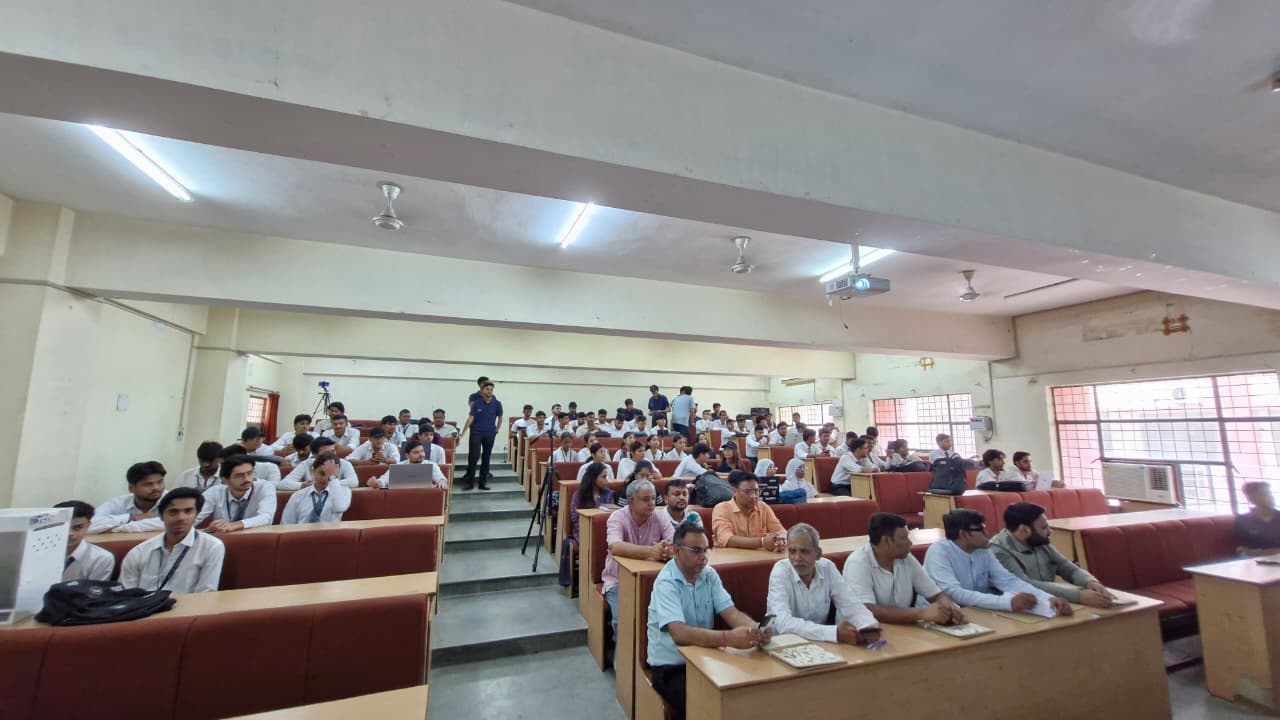 गुरुकुल कांगड़ी में स्टार्टअप प्रतिभाओं का संगम, ऑटो पाइयलेट बनी ‘यूरेका’ की विजेता