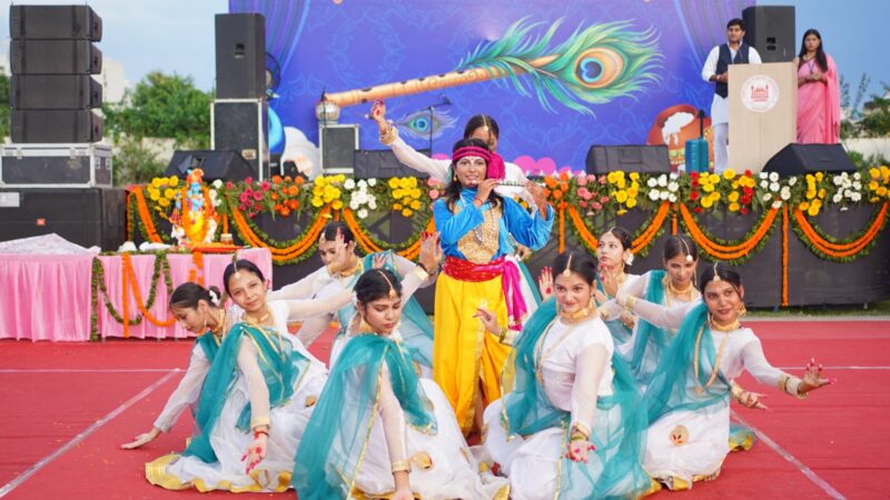 एसजीआरआरयू में जन्माष्टमी का उल्लास, हजारों छात्रों ने मनाया कृष्ण जन्मोत्सव