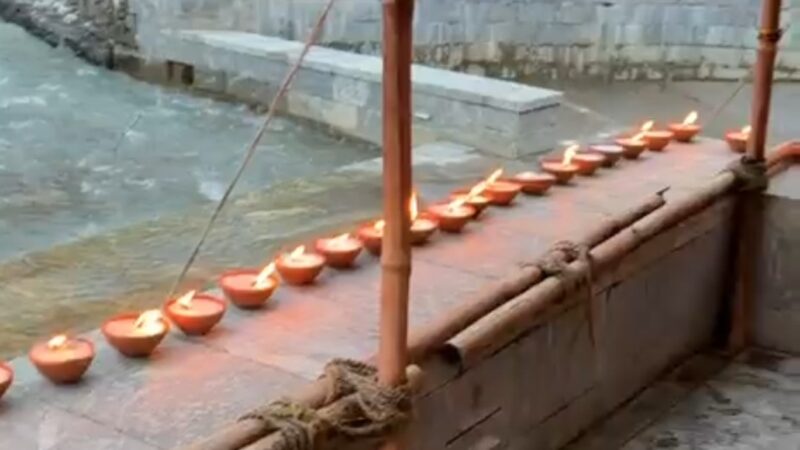 धामी के जन्मदिन पर बदरी-केदार में गूंजे मंगल मंत्र, हेमंत द्विवेदी के नेतृत्व में जले 51 दीप