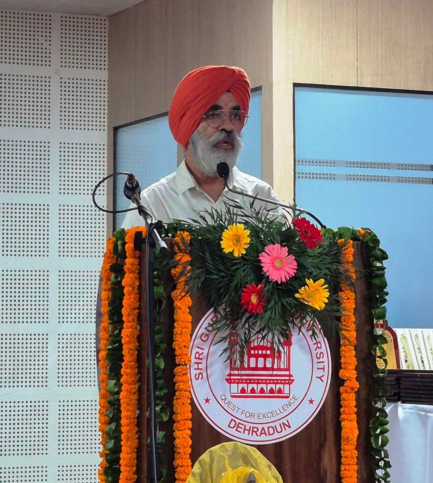 एसजीआरआरयू में जुटे देश-विदेश के कृषि विशेषज्ञ, जलवायु अनुकूल खेती पर हुआ मंथन