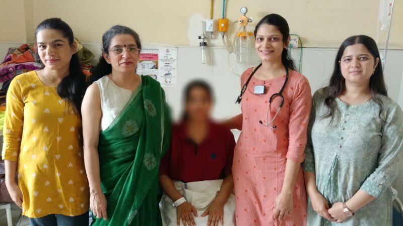 जटिल सर्जरी में हिम्स जौलीग्रांट की बड़ी उपलब्धि, प्रजनन क्षमता सुरक्षित रखते हुए निकाले आठ सिस्ट