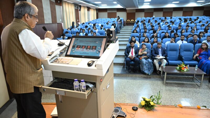 एसआरएचयू में विश्व फार्मासिस्ट दिवस पर भविष्य की फार्मेसी का खाका, एआई और क्लिनिकल केयर पर जोर