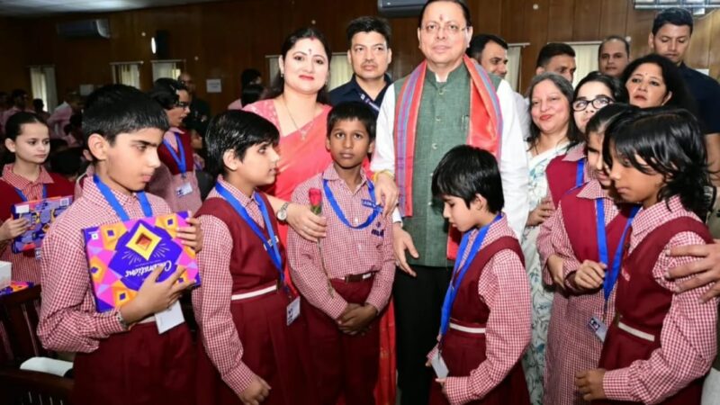 CM धामी ने दिव्यांग बच्चों के बीच मनाया जन्मदिन, स्नेह और संवेदना से सराबोर रहा समारोह