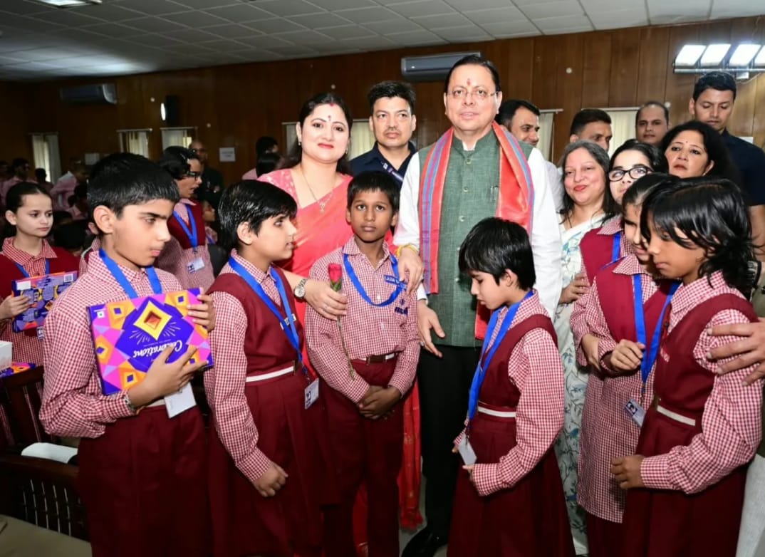 CM धामी ने दिव्यांग बच्चों के बीच मनाया जन्मदिन, स्नेह और संवेदना से सराबोर रहा समारोह