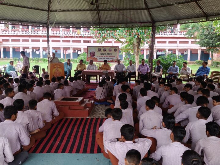गुरुकुल कांगड़ी में शिक्षक दिवस पर संस्कारों की पाठशाला का संदेश, गुरुजनों का हुआ सम्मान