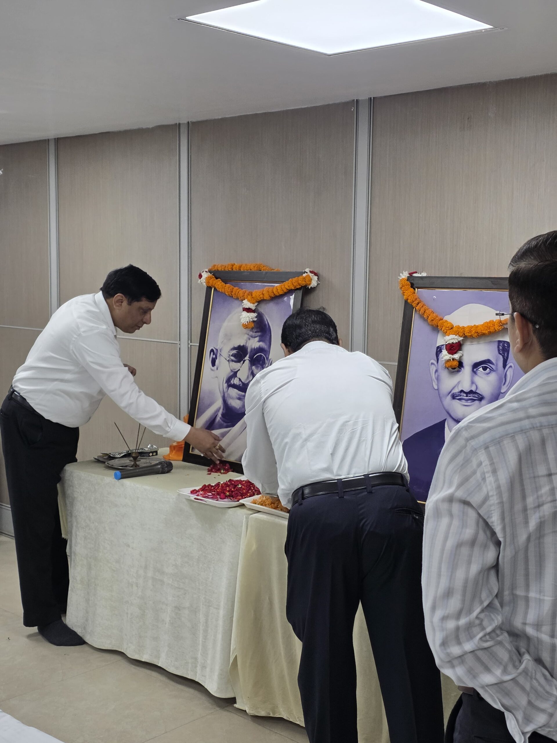 गांधी के सत्य और शास्त्री की सादगी को एमडीडीए ने किया नमन, बीडी तिवारी ने दिलाई आदर्शों की शपथ