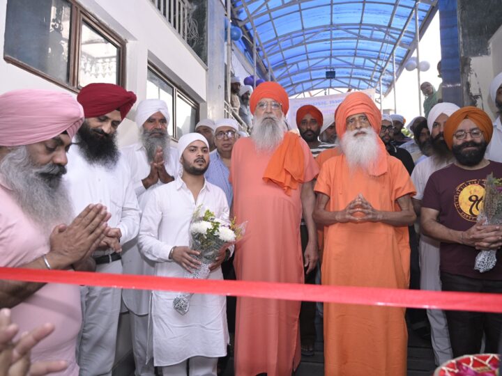 रक्तदान से जीवनदान तक: निर्मल आश्रम अस्पताल के शिविर में 72 लोगों ने निभाया मानव धर्म