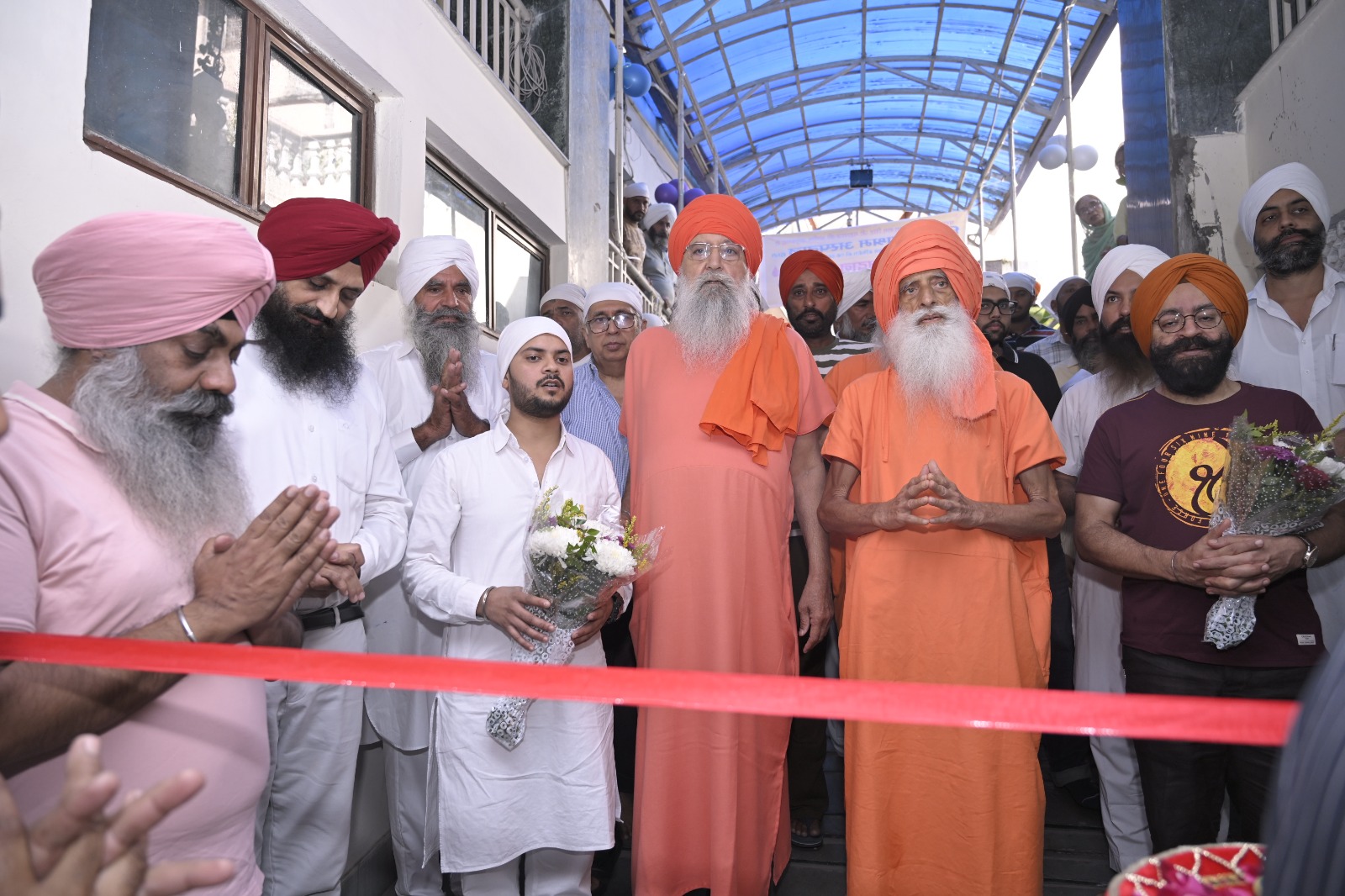 रक्तदान से जीवनदान तक: निर्मल आश्रम अस्पताल के शिविर में 72 लोगों ने निभाया मानव धर्म